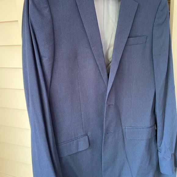 Men’s suit, worn just once for no more than 3 hrs. - Picture 2 of 5